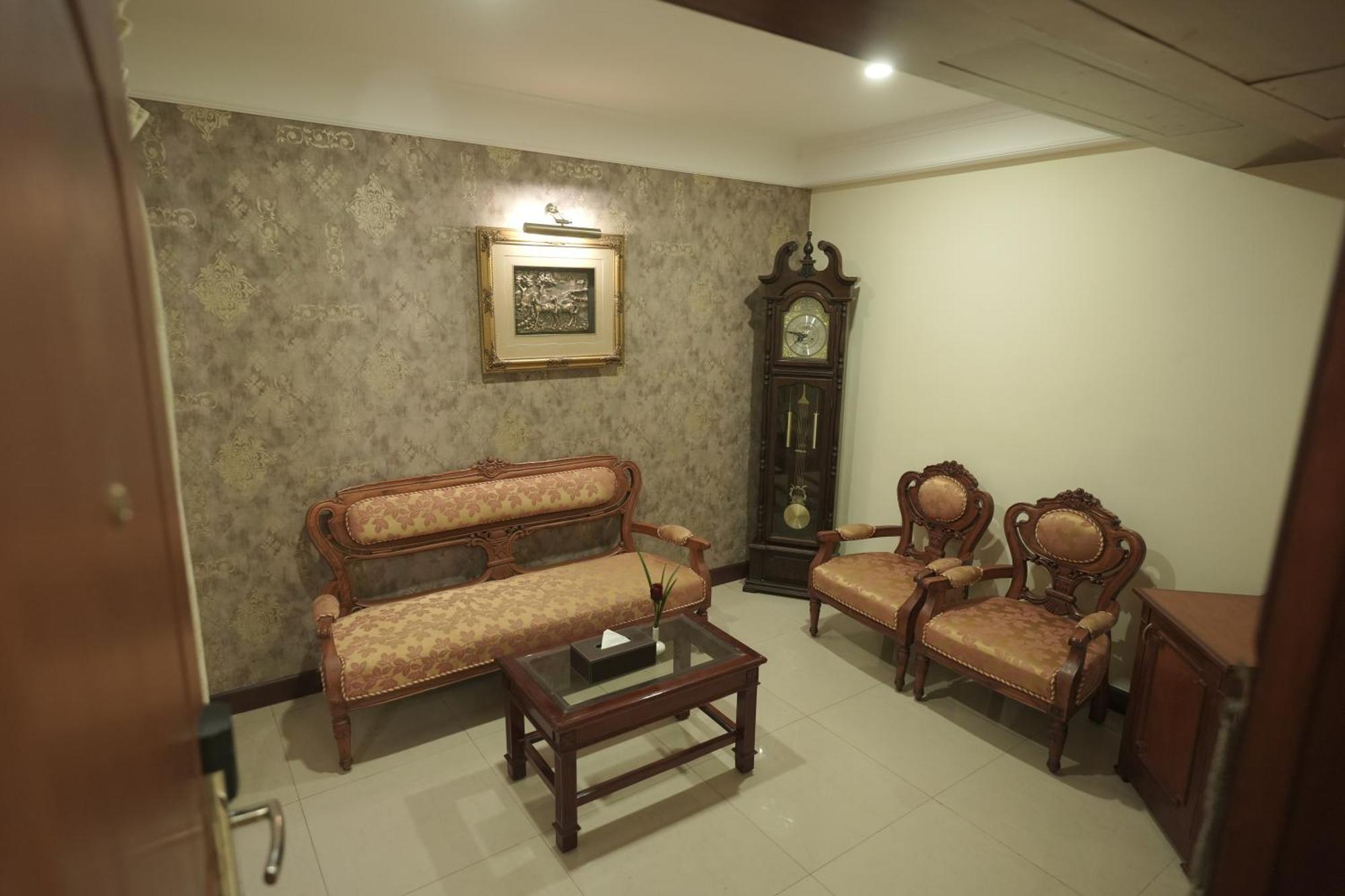 Maurya Rajadhani Thiruvananthapuram Exteriör bild