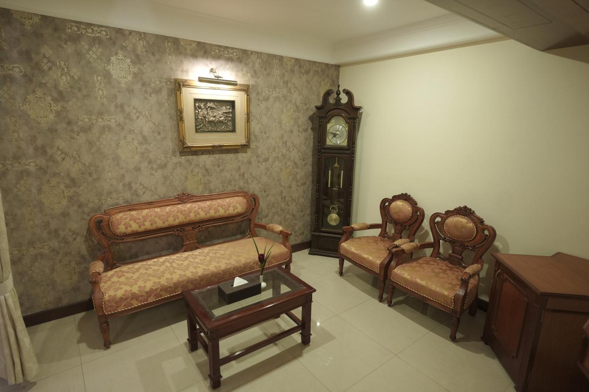 Maurya Rajadhani Thiruvananthapuram Exteriör bild